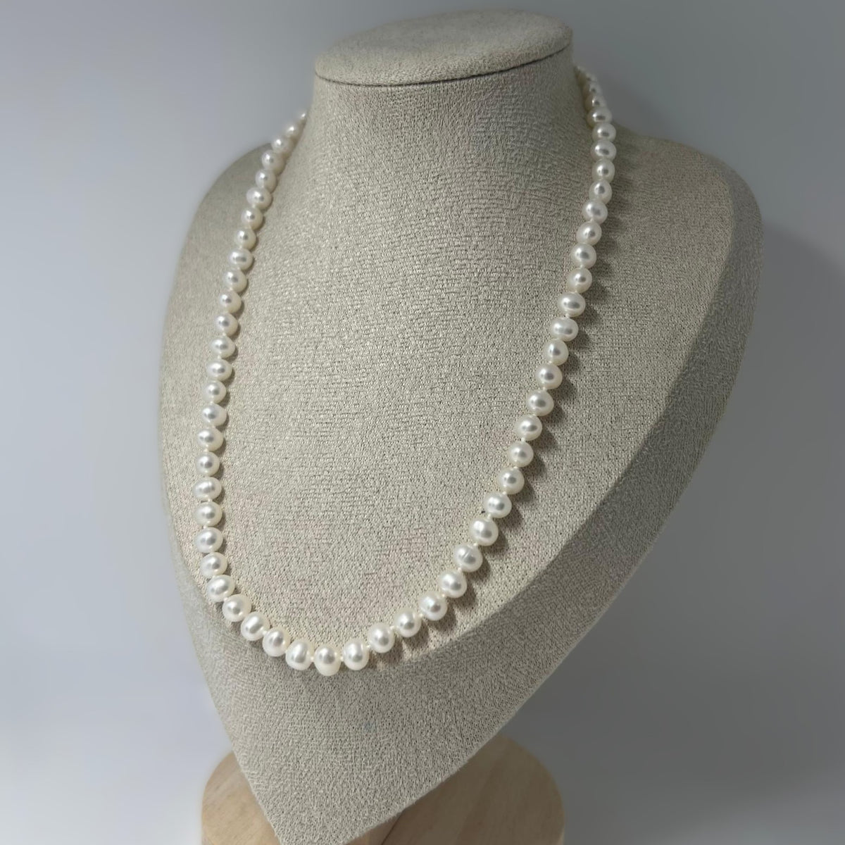 Weiße Süßwasserperlenkette 