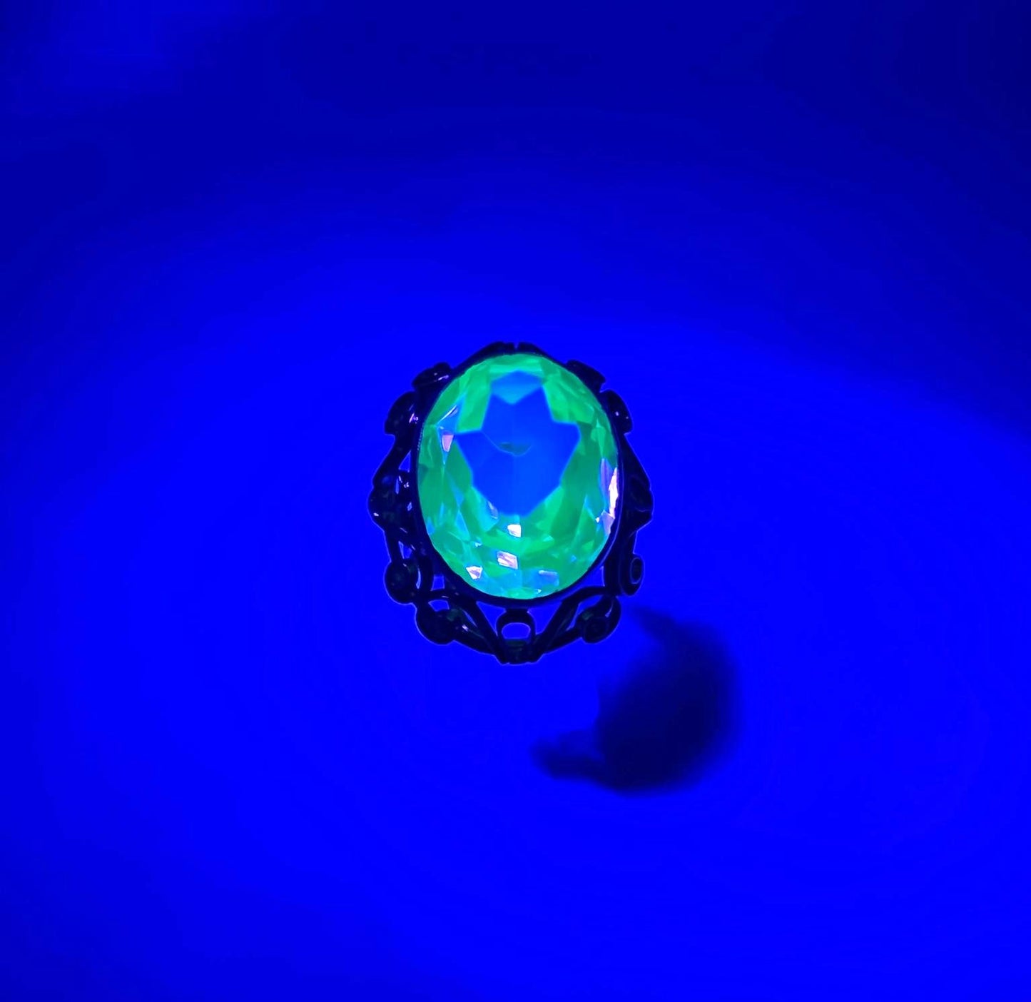 Rare Uranium Glass Cocktail Ring 585 Gold 14K UV Neon Glow Art Deco Vintage Statement Ring