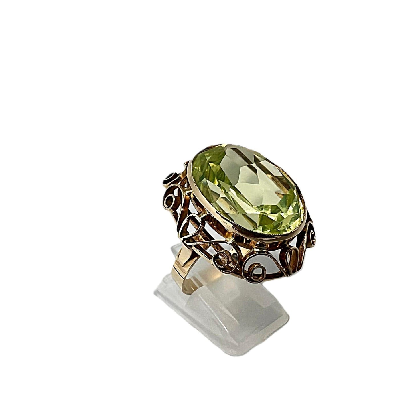 Peridot Cocktailring in massivem 585 Gold