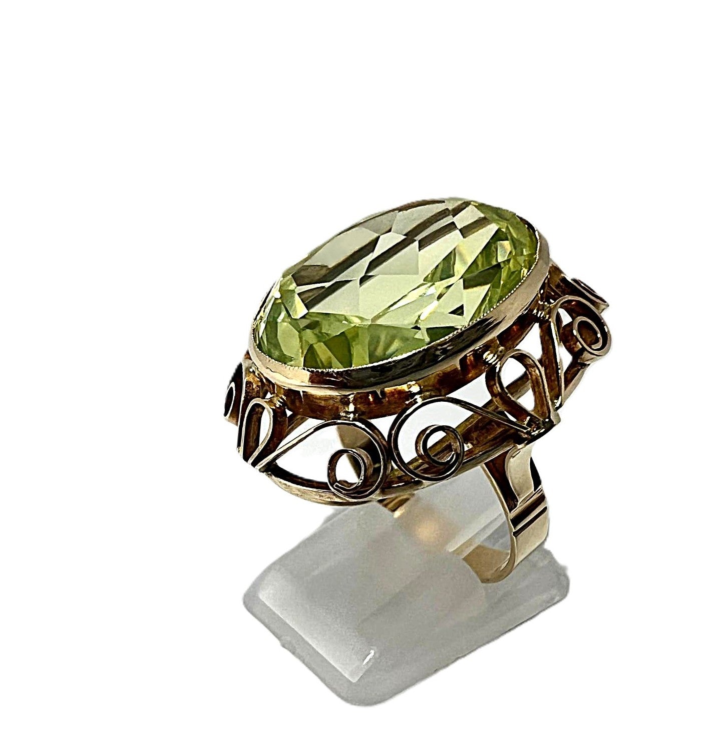 Peridot Cocktailring in massivem 585 Gold