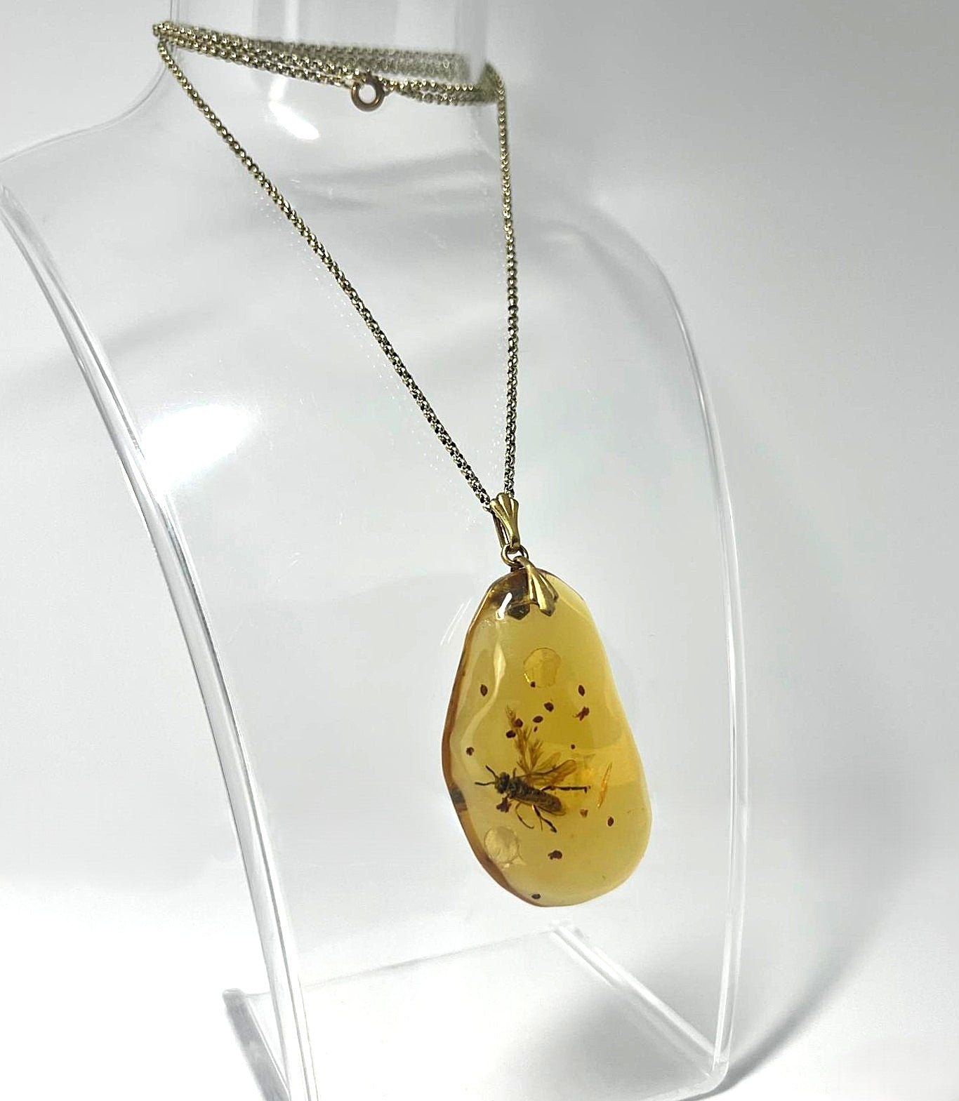 Bernstein Kette mit großer Fliegen-Inkluse Anhänger