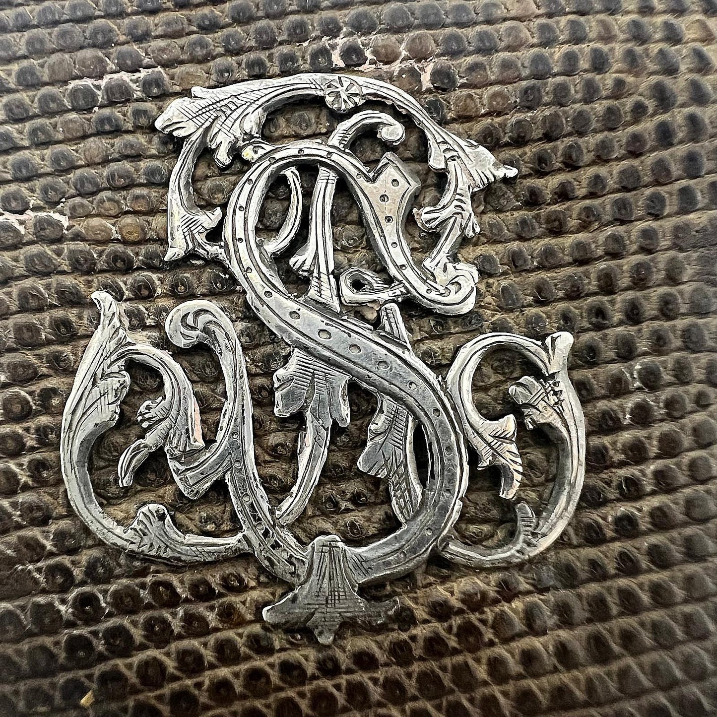 Antikes monogrammiertes Portemonnaie