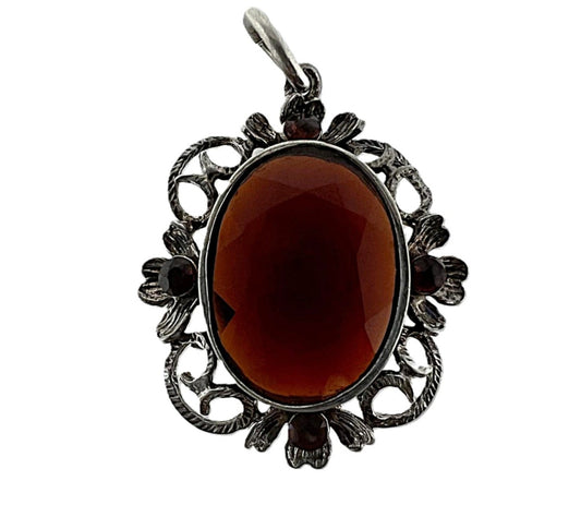 Anhänger mit facettiertem Granat 