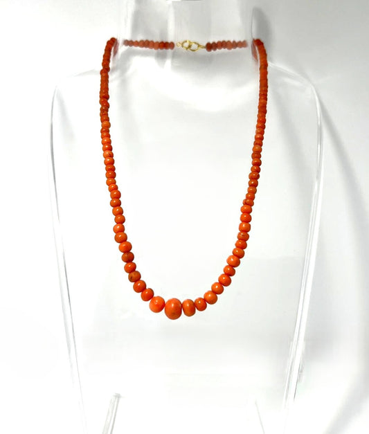 Antike minimalistische Korallenkette