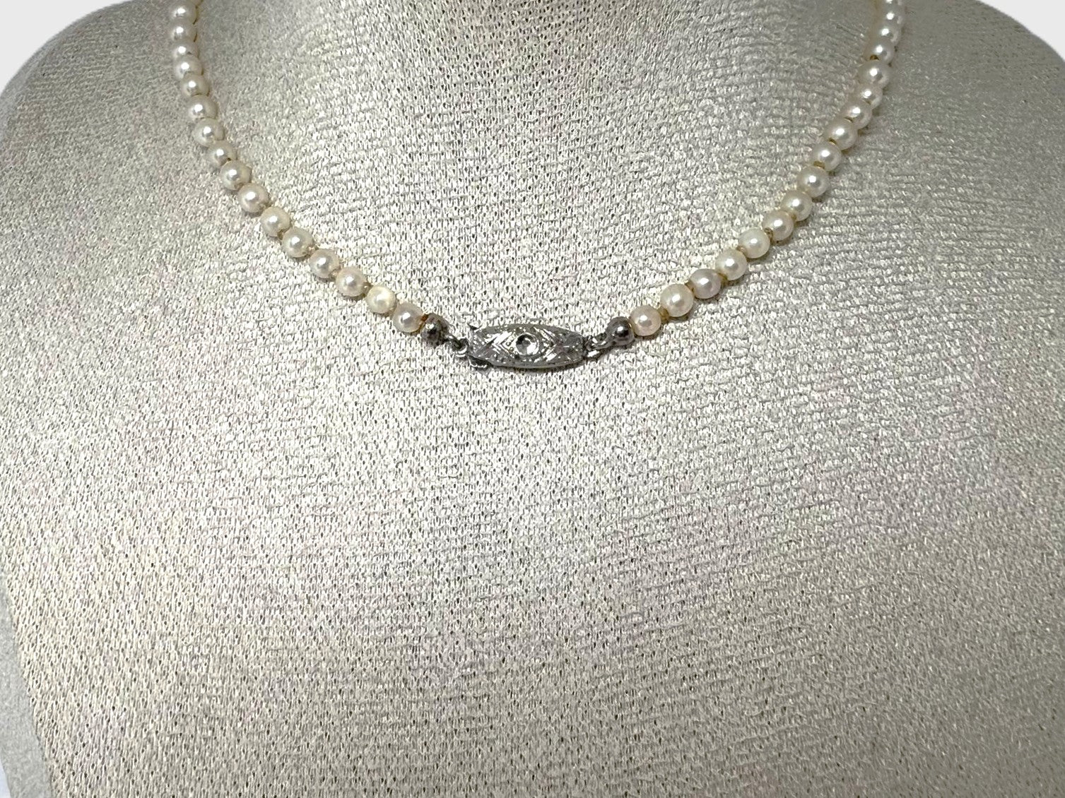 Minimalistische Art Deco Perlenkette