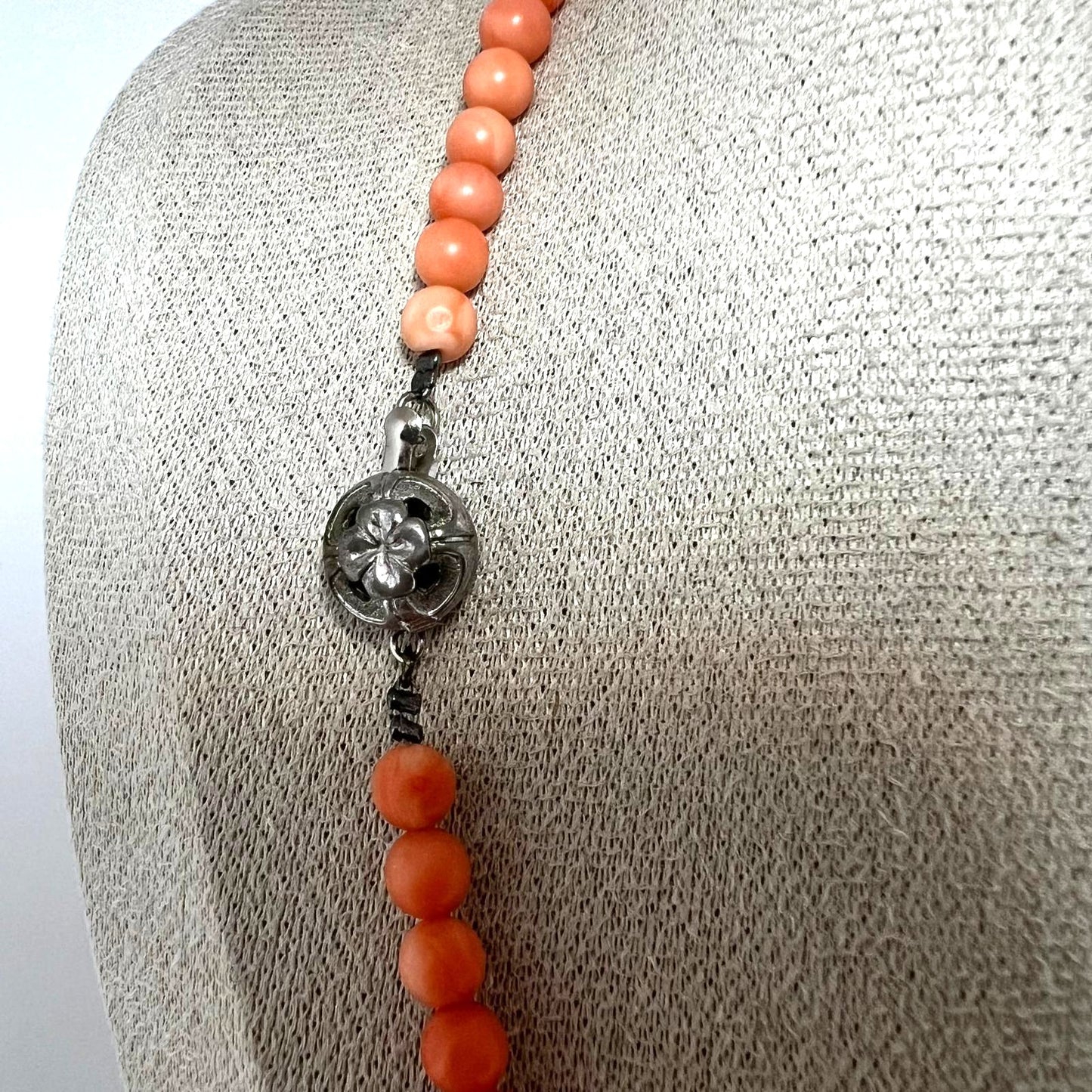 Vintage Korallenkette im Angel Skin 