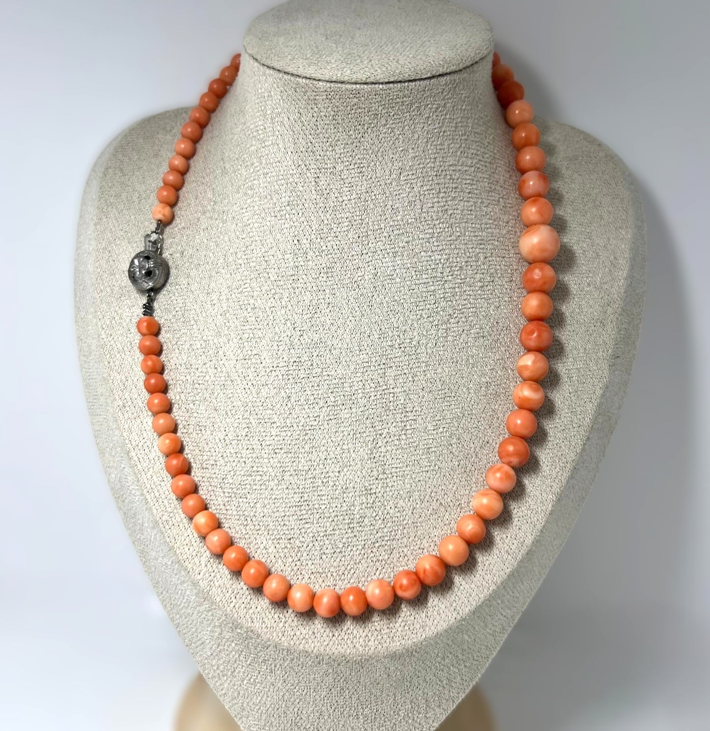Vintage Korallenkette im Angel Skin 