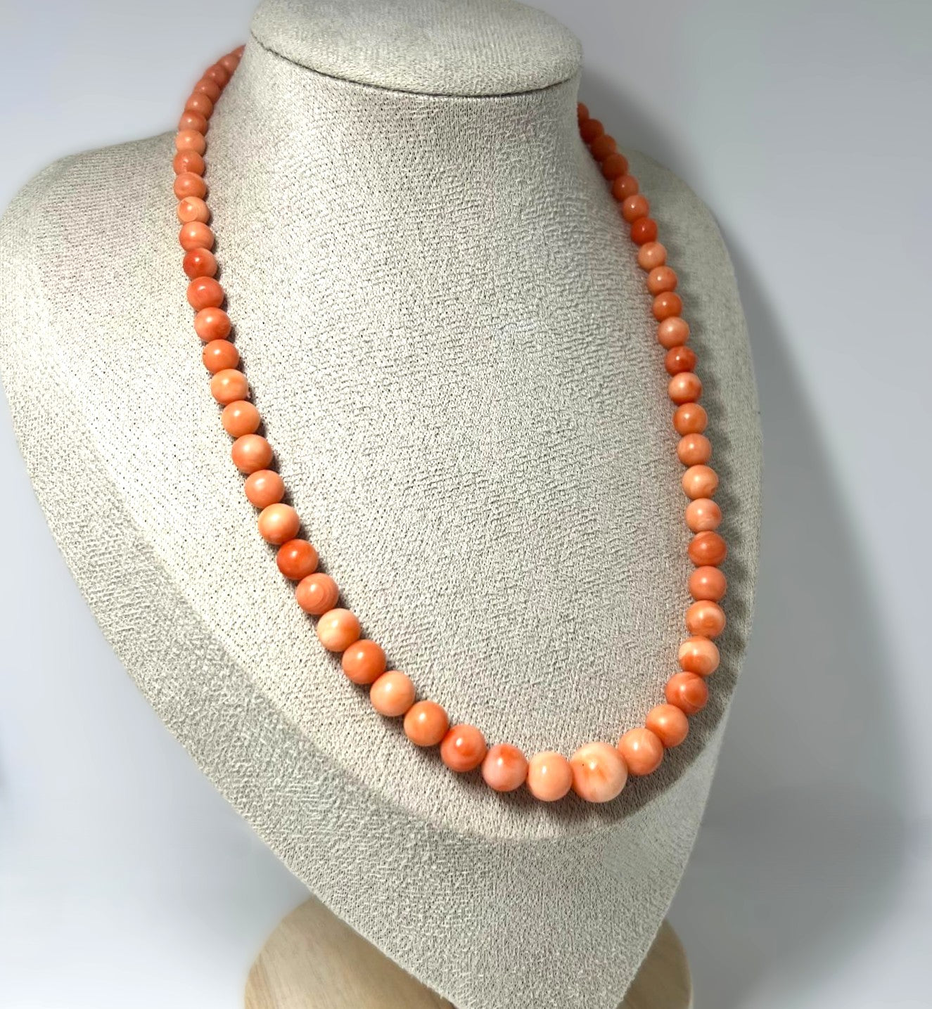 Vintage Korallenkette im Angel Skin 