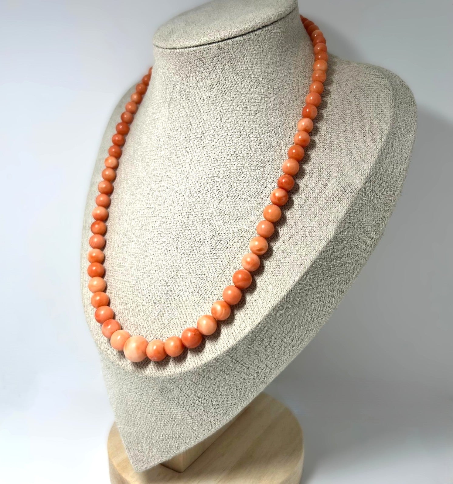 Vintage Korallenkette im Angel Skin 