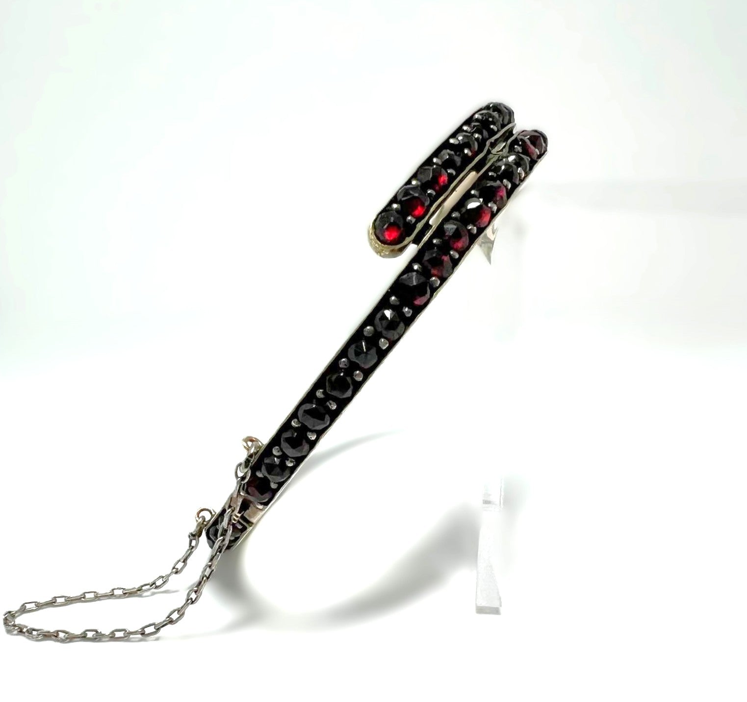 Antiker böhmischer Granatarmreif im Biedermeier