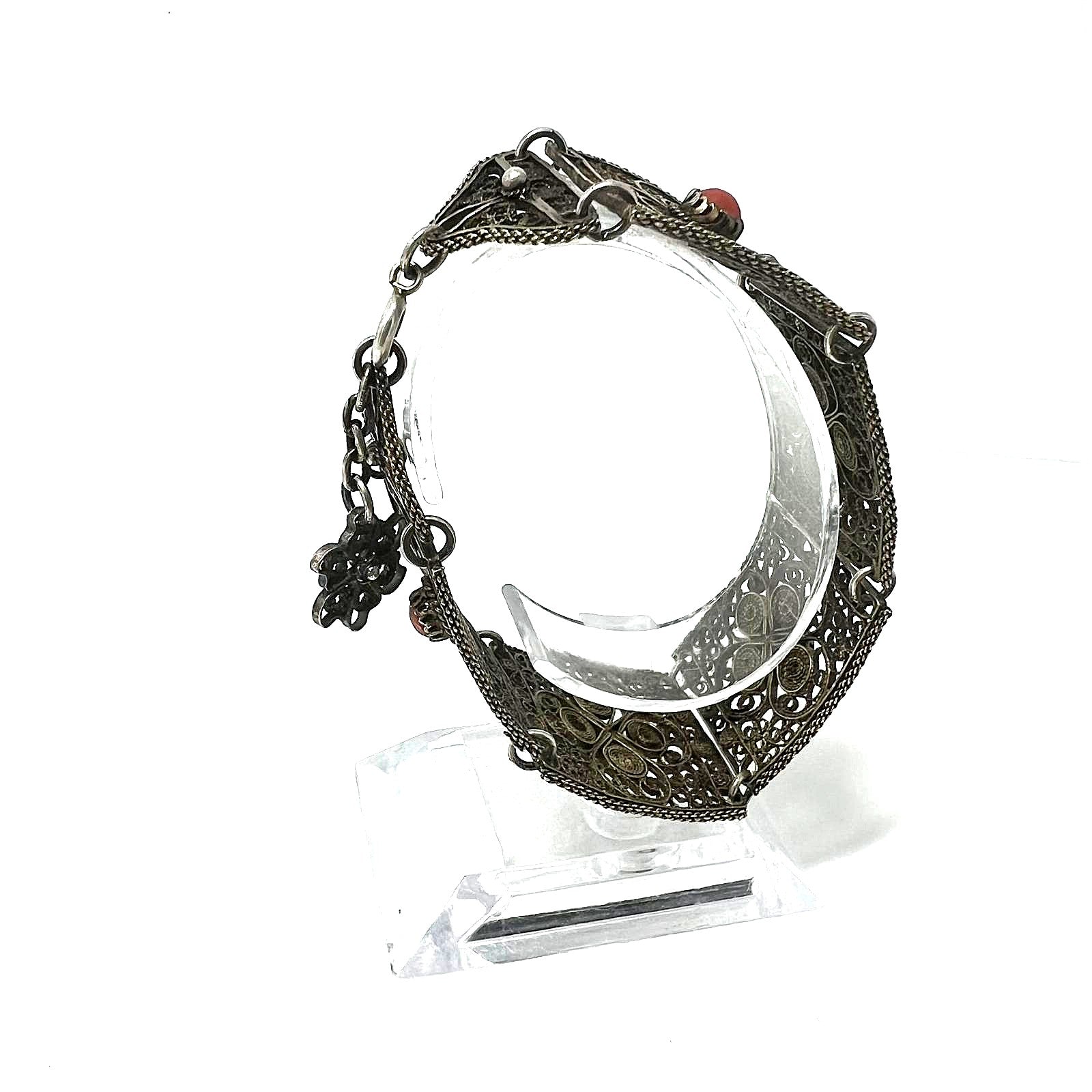 Antikes filigranes Silber-Korallenarmband
