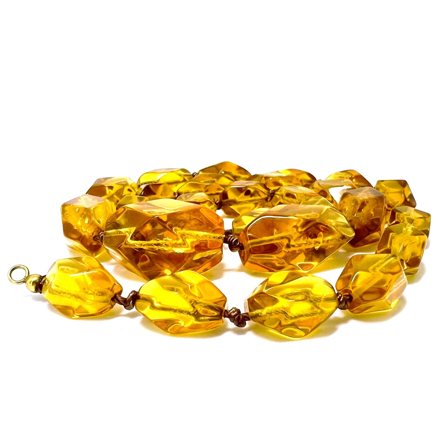 Art Deco facettierte Bernsteinkette Honig-Cognac – handgeknotetes Langcollier mit Olive-Perlen