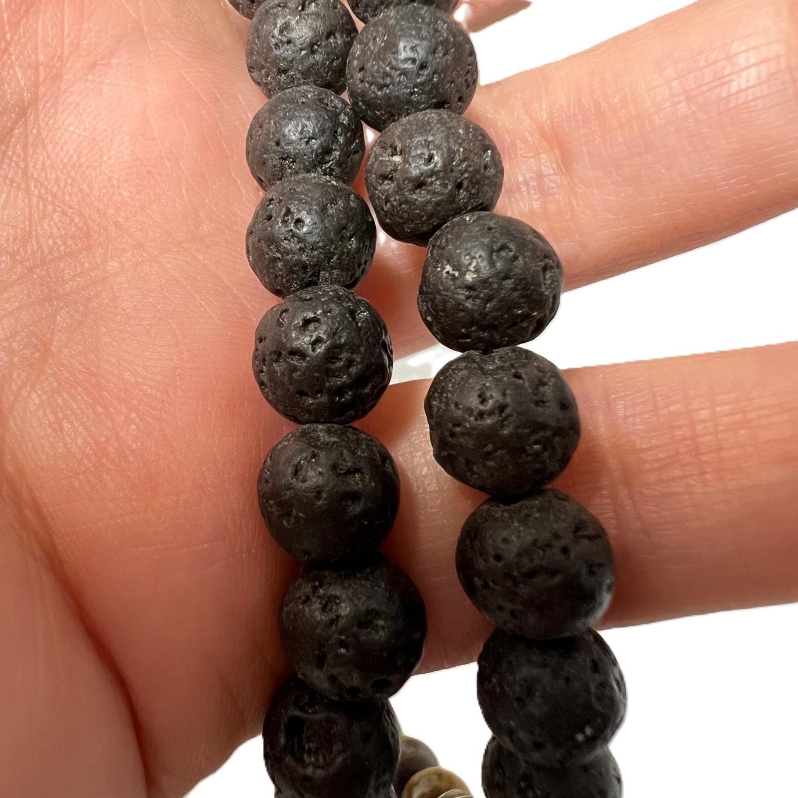 Statementkette aus Tigerauge und Lavastein