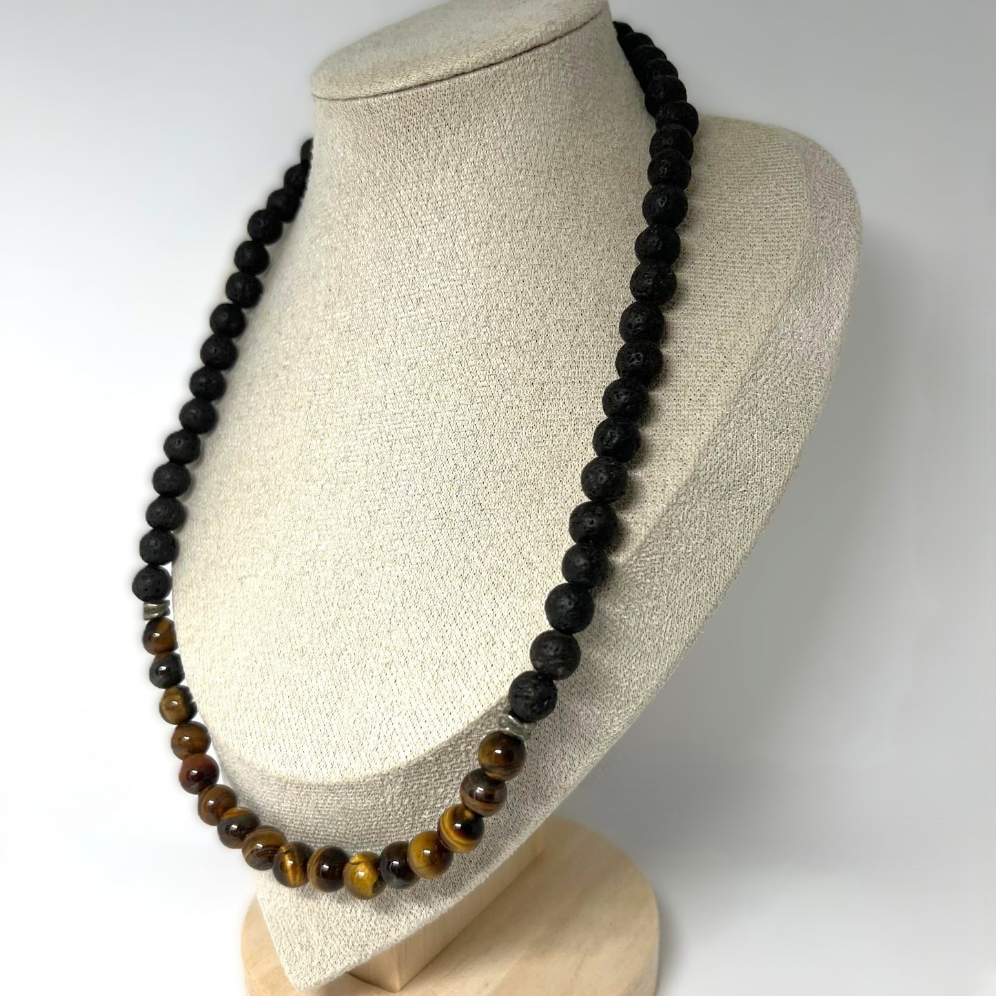 Statementkette aus Tigerauge und Lavastein