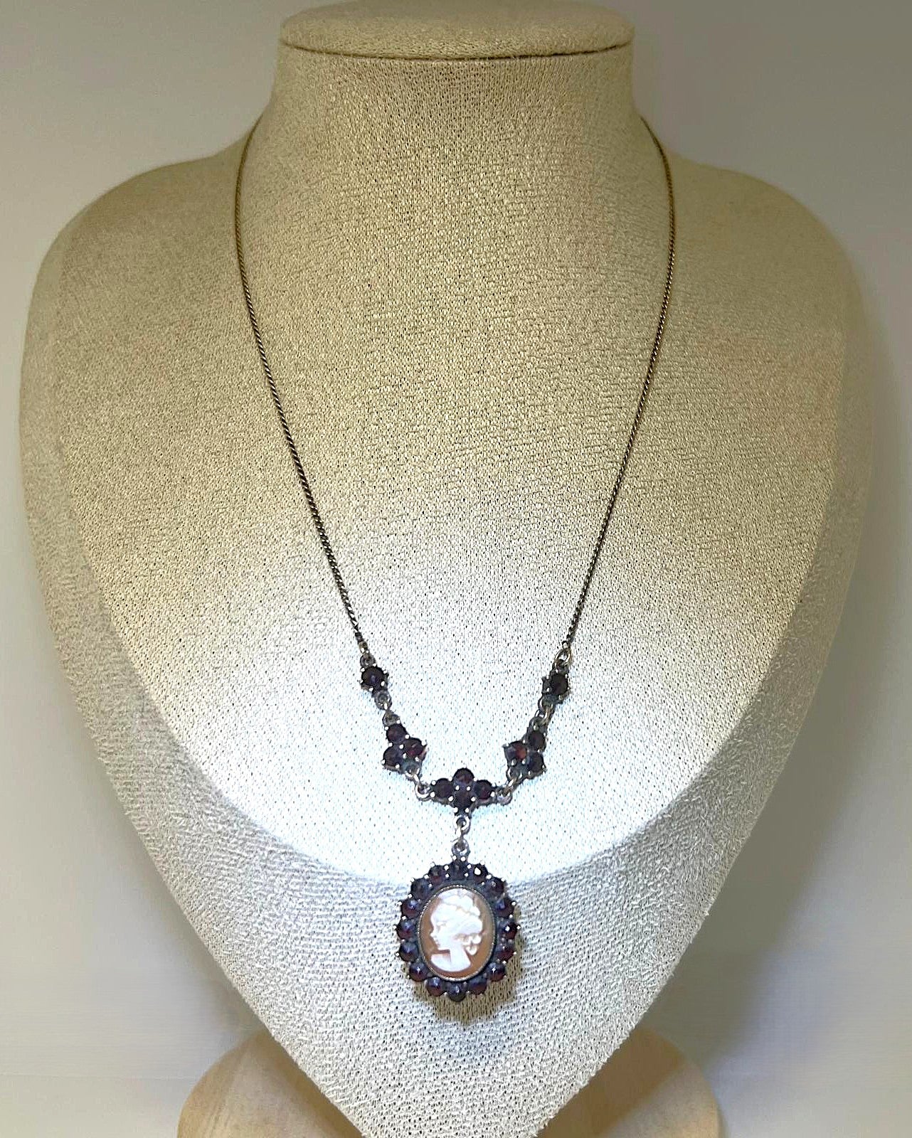 Antikes Granat-Collier mit Kamee aus 800er Silber 