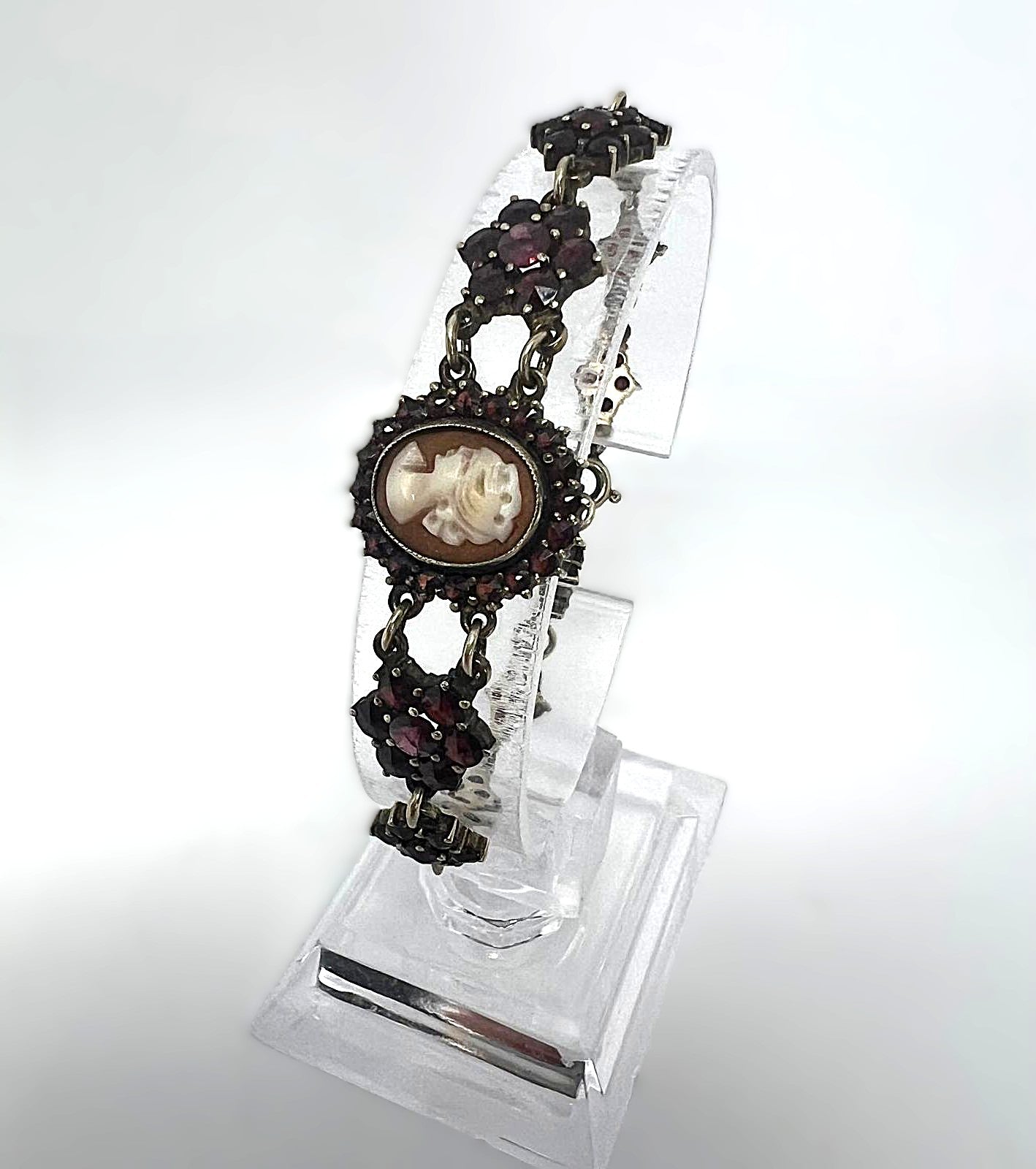 Antikes Granat-Kamee-Armband 