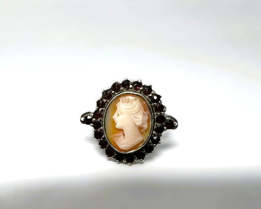 Antiker böhmischer Granat-Kamee-Ring