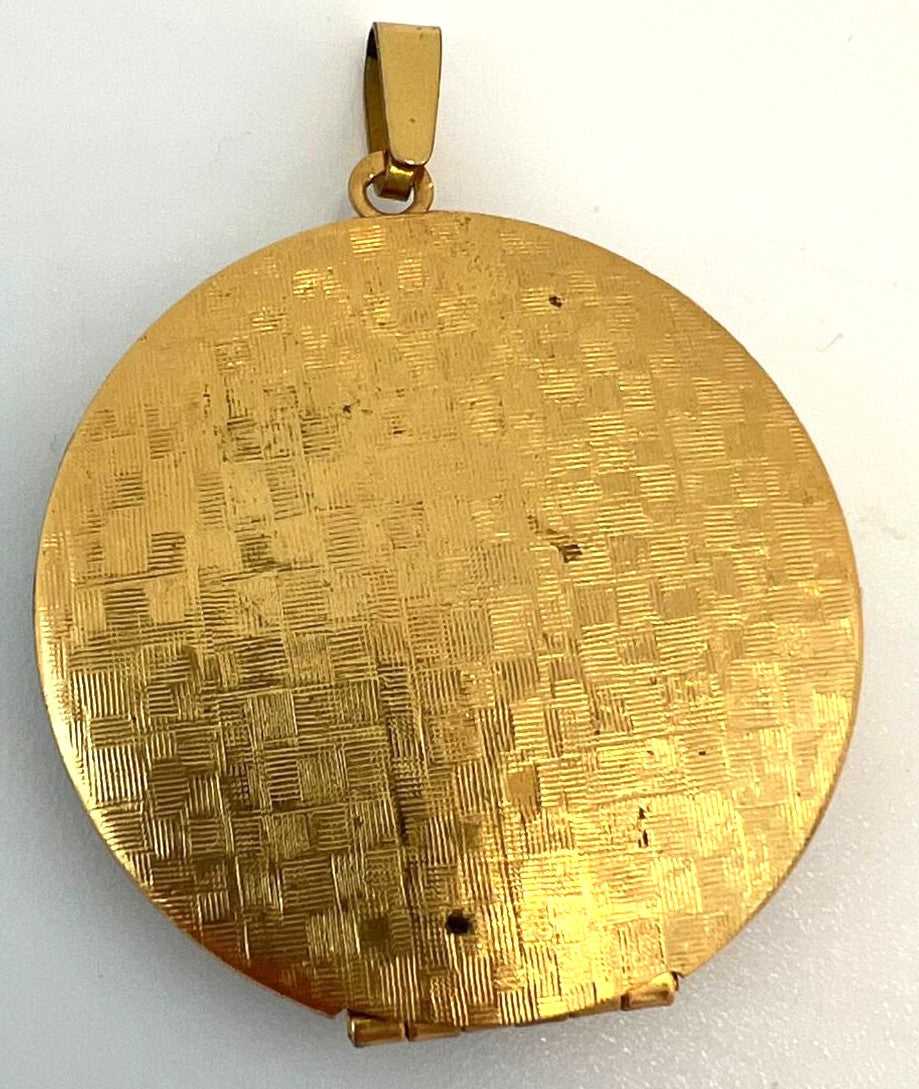  Amulett vergoldet mit floralen Motiv