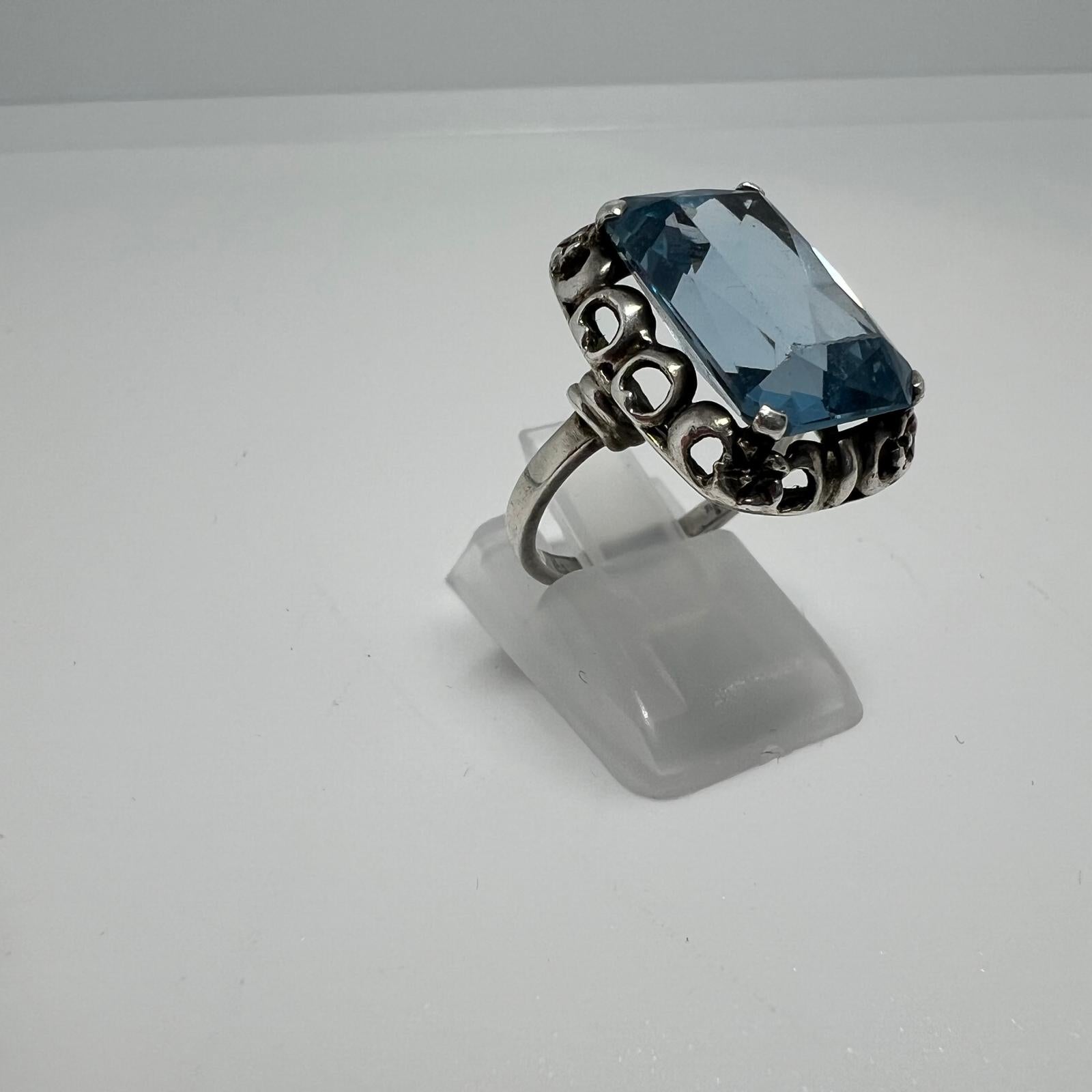 Art Déco Ring mit großem Aquamarin 
