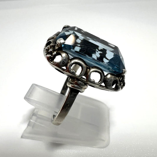 Art Déco Ring mit großem Aquamarin 
