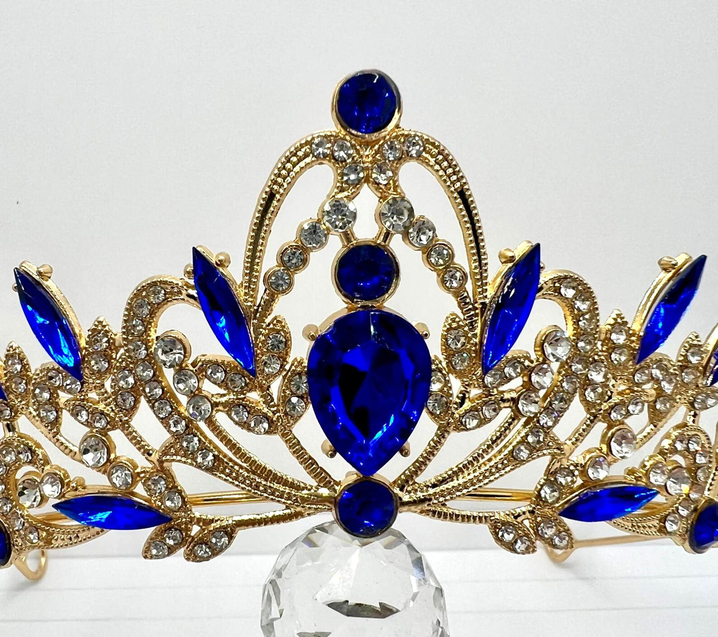 Goldene Tiara mit blauen Strasssteinen