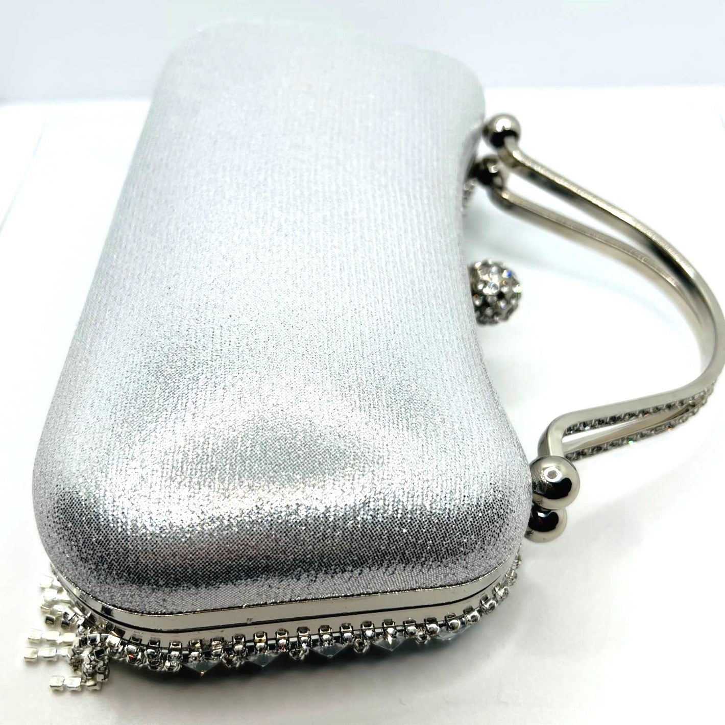 Luxuriöse silberne Abendtasche