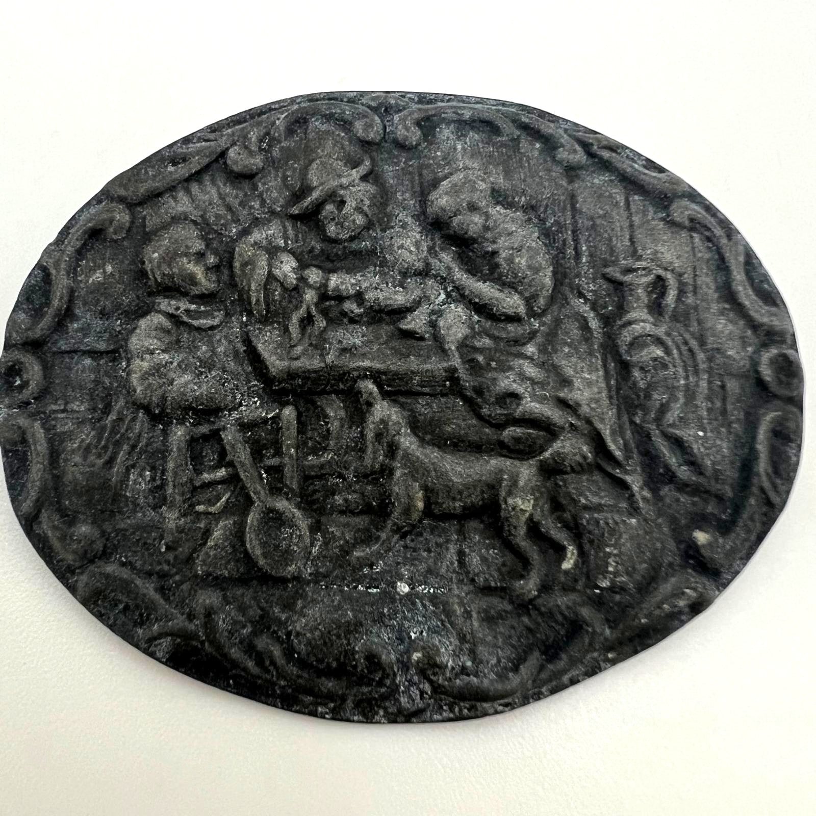 Antike Brosche um 1880 Relief Bruegel