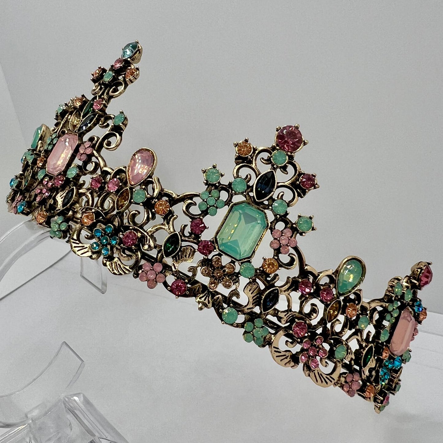  Diadem in Bronze mit Pastell Strasssteinen 