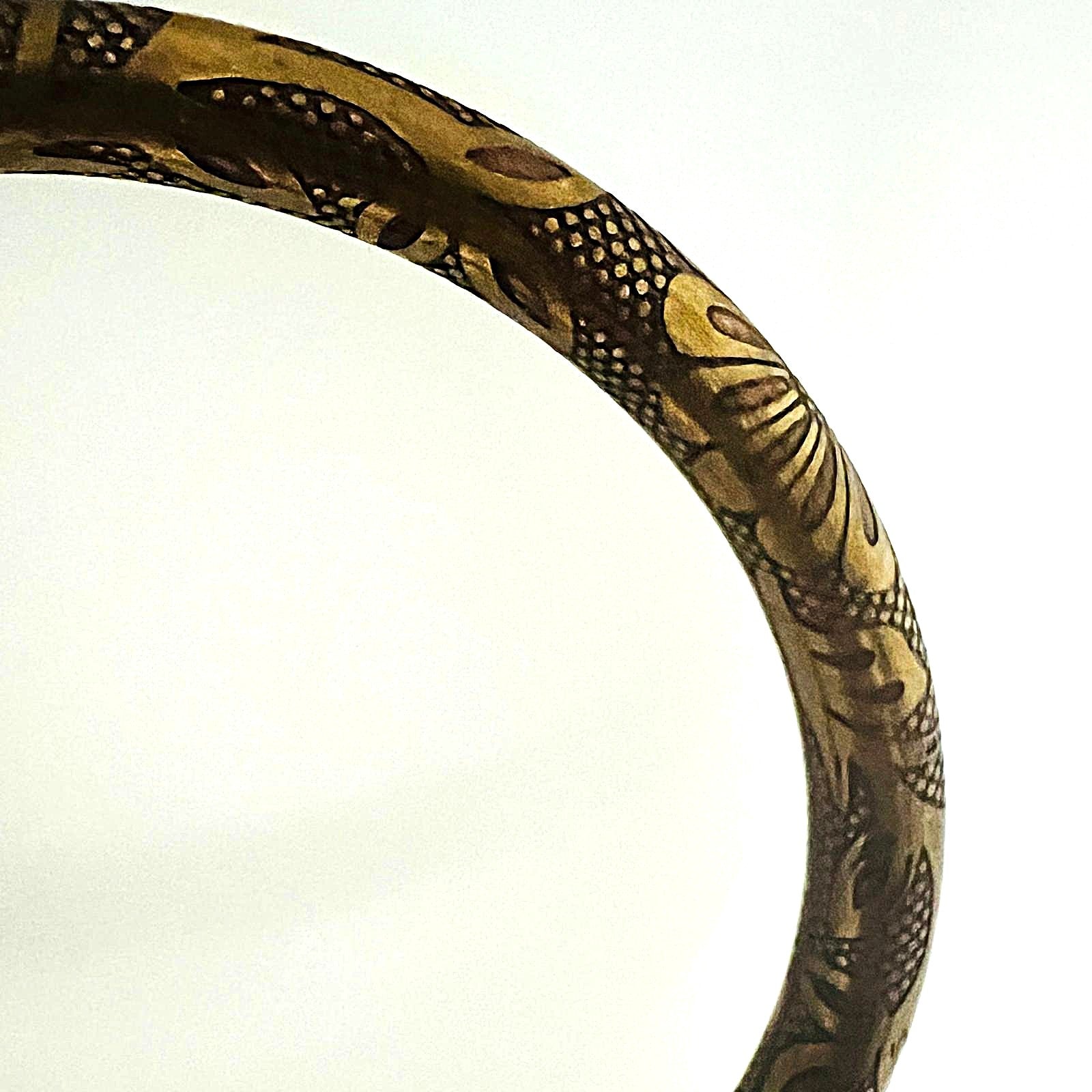 Floraler Vintage Armreif aus Messing