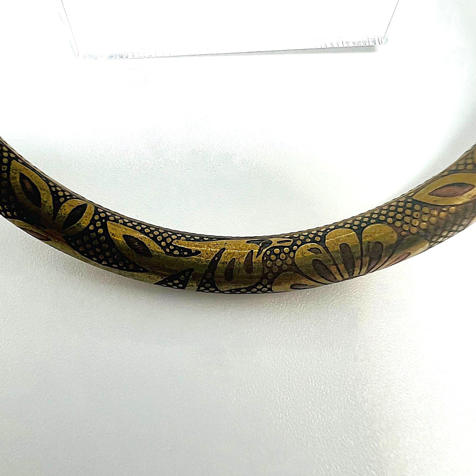 Floraler Vintage Armreif aus Messing