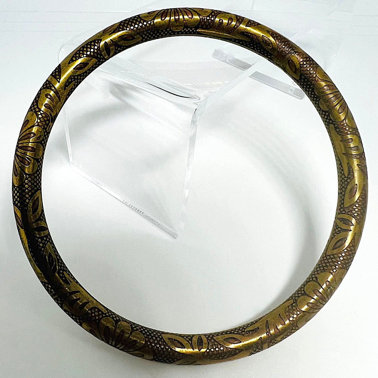 Floraler Vintage Armreif aus Messing