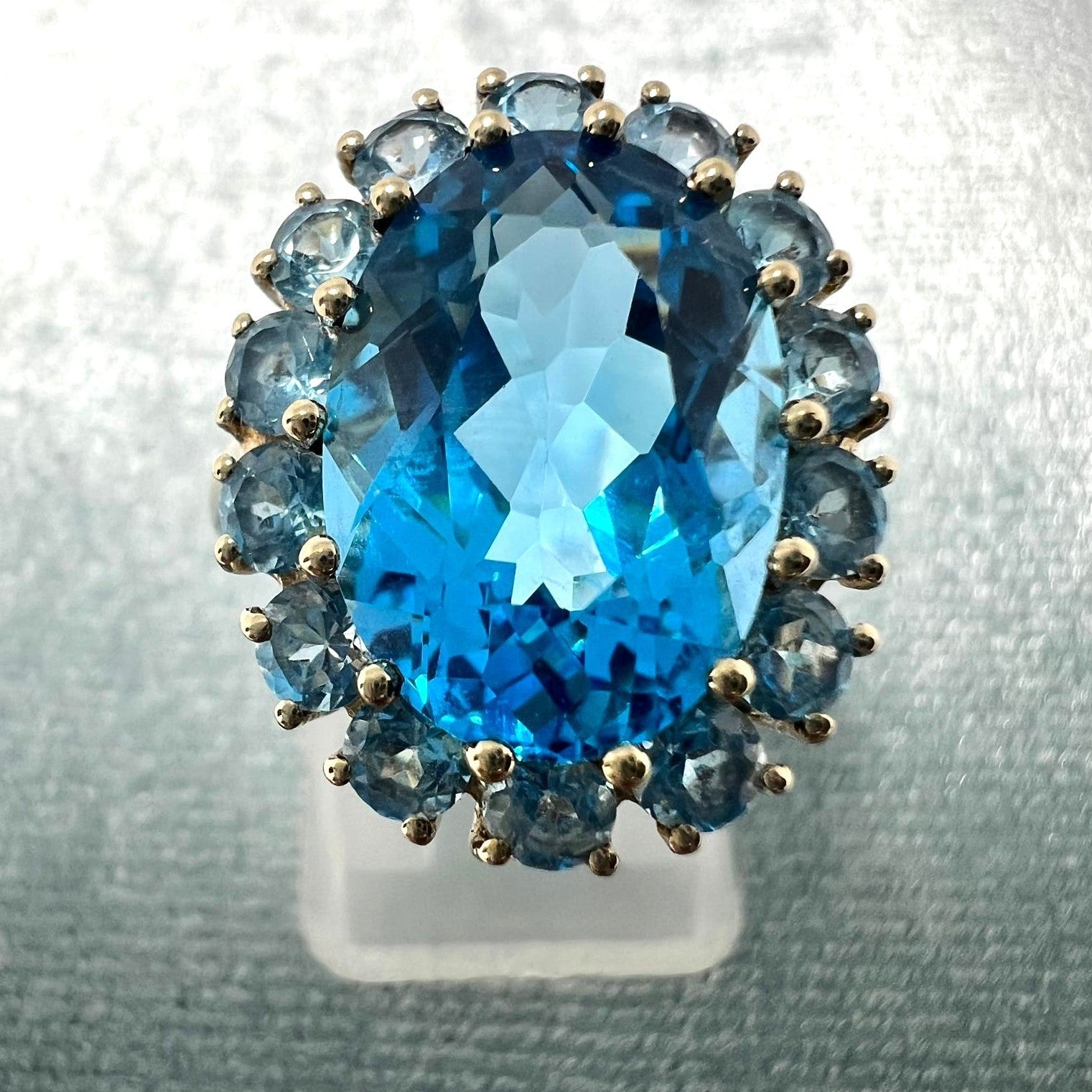 333 Gold Ring Vintage mit großem Topaz 