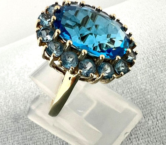 333 Gold Ring Vintage mit großem Topaz 