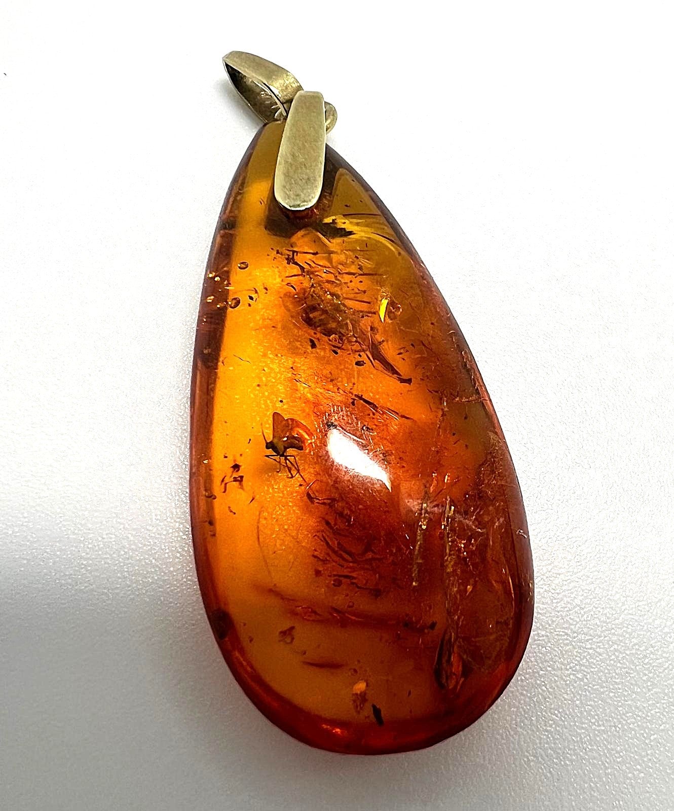 Jugendstil Bernsteinanhänger mit Mücke 