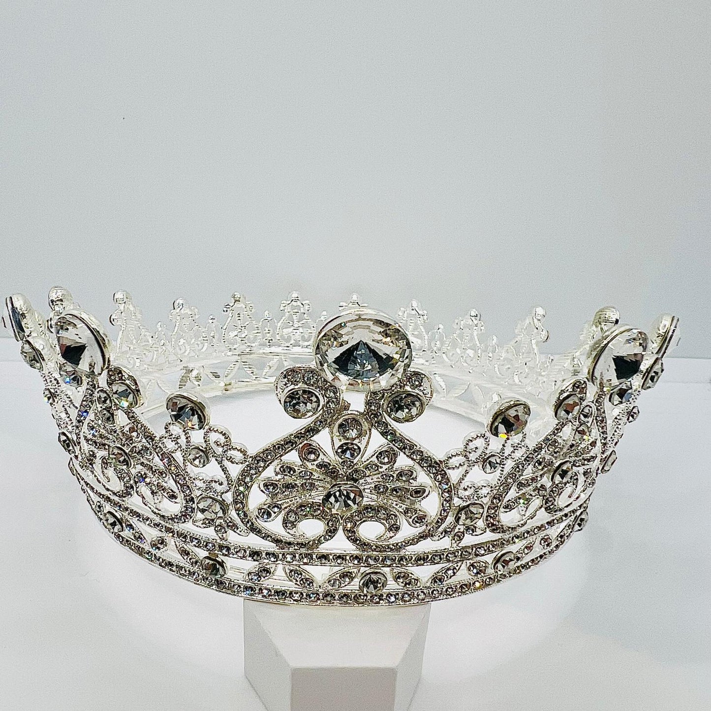  Diadem in Silber mit Strasssteinen