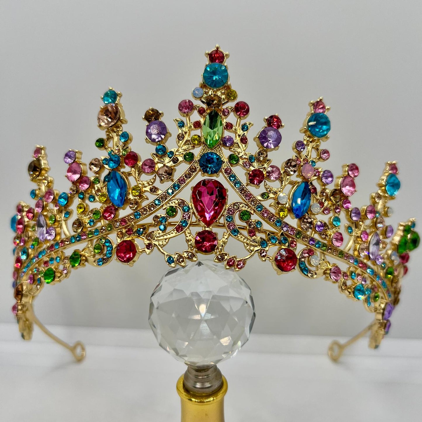  Tiara mit facettierten Strasssteinen