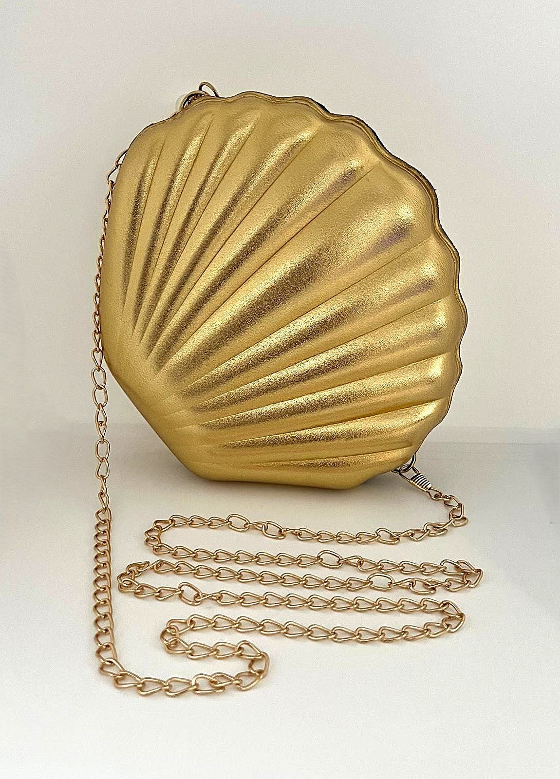 Umhängetasche in Muschelform Gold