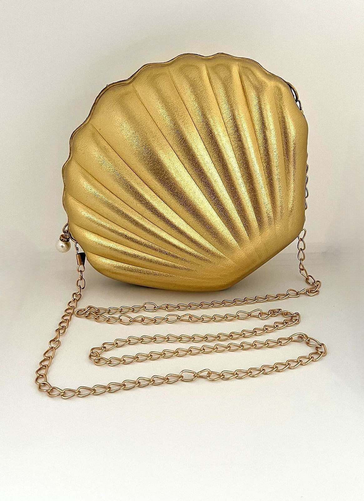 Umhängetasche in Muschelform Gold