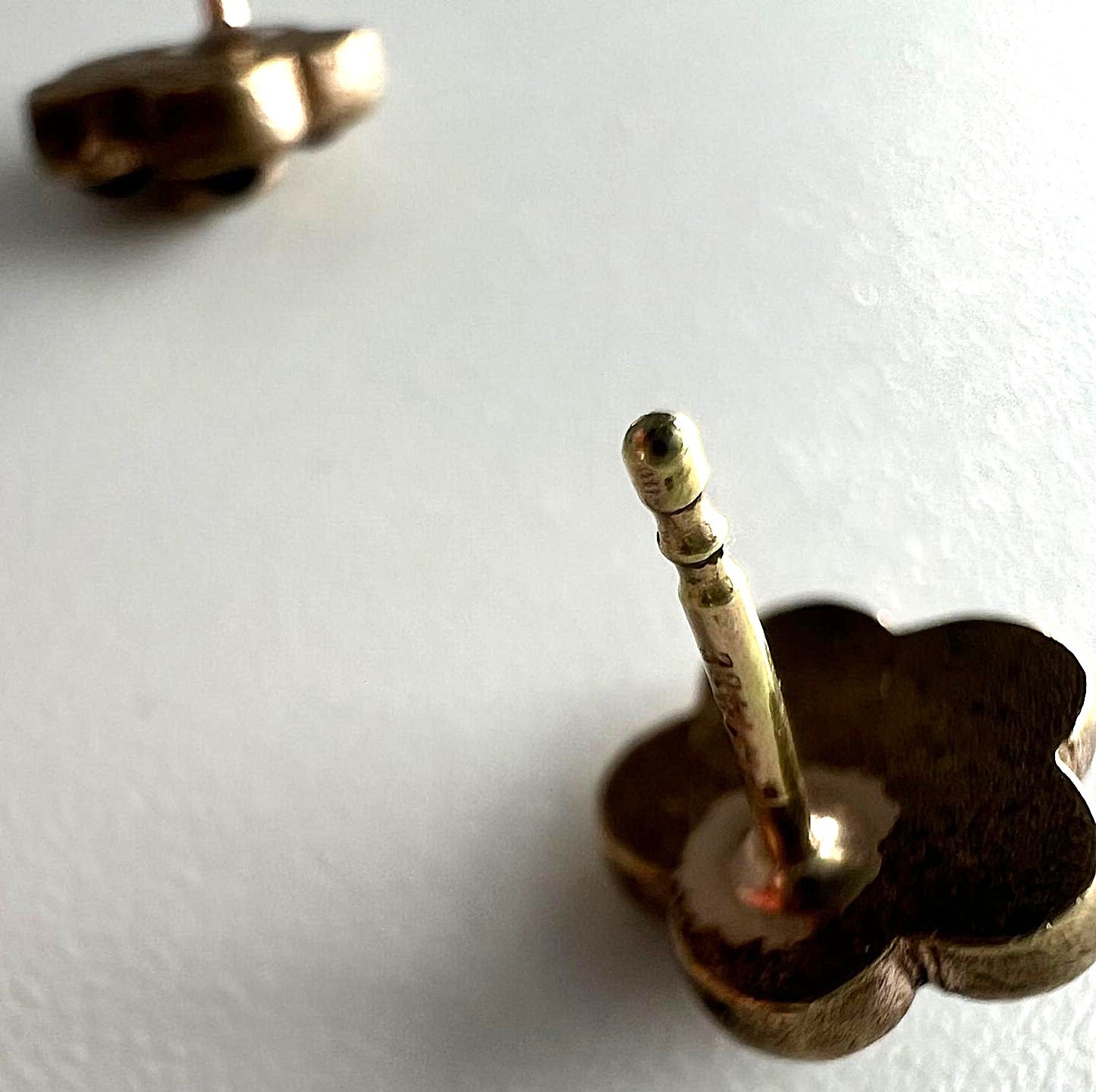 Ohrstecker aus 333er Gold mit böhmischen Granaten 