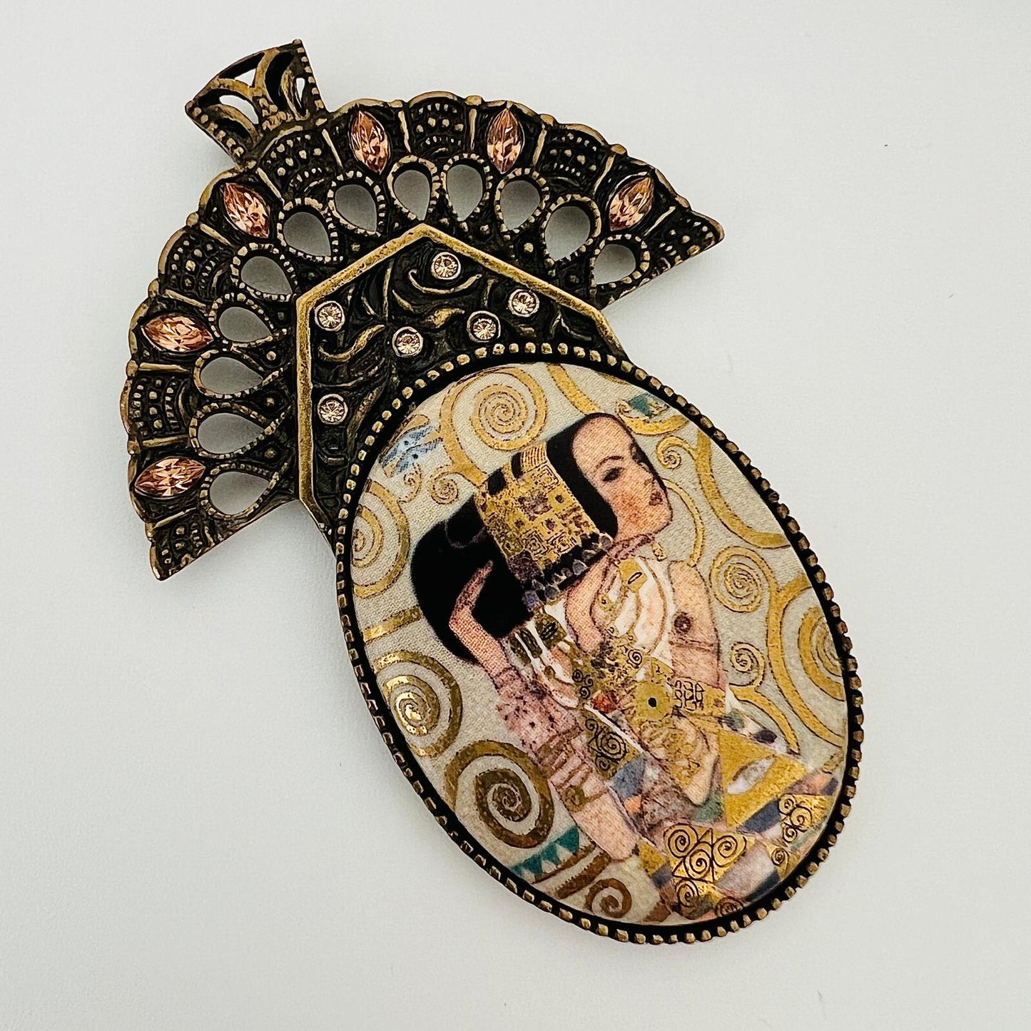Antiker Porzellan Anhänger im Stil von Gustav Klimt