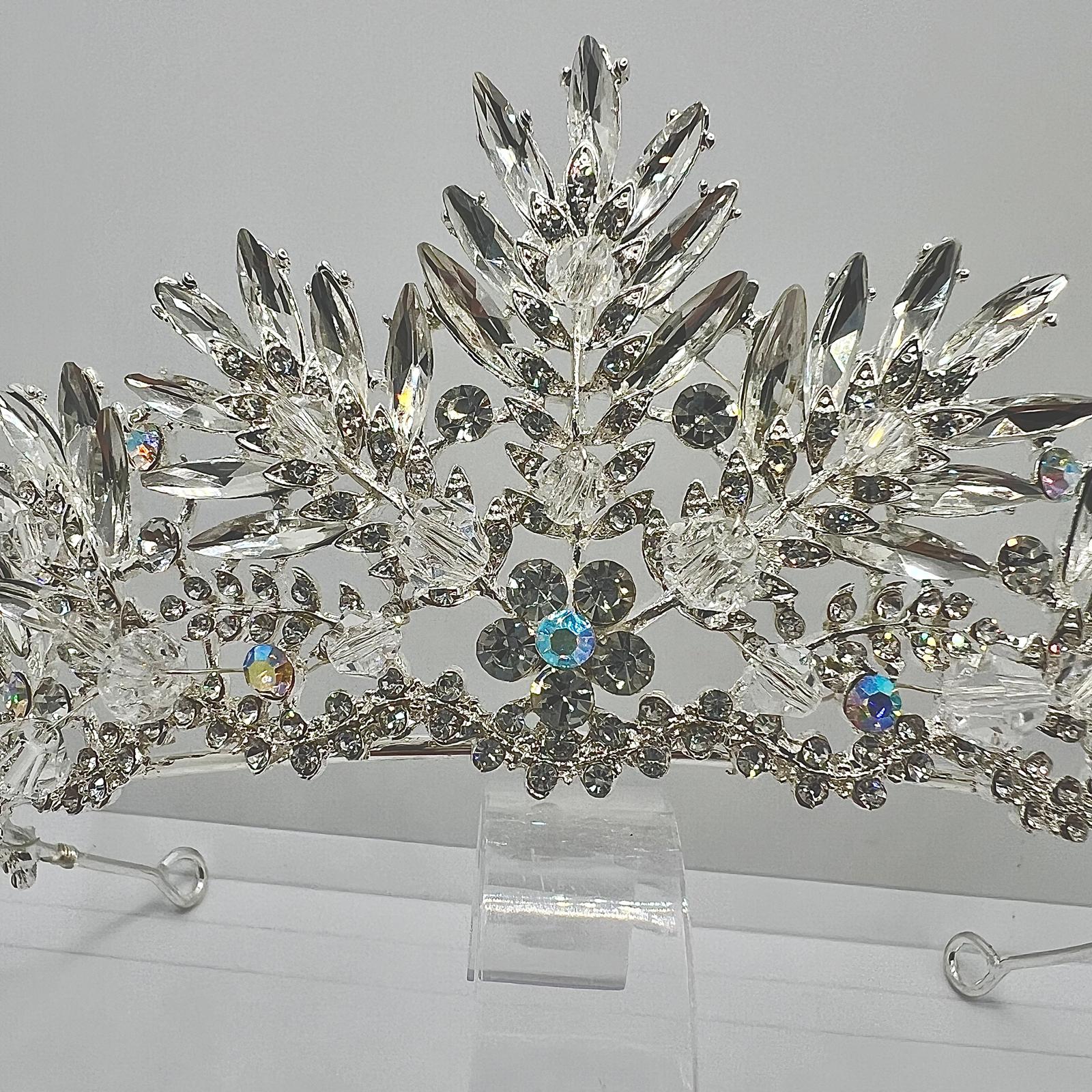  Diadem in Silber mit changierenden Strasssteinen