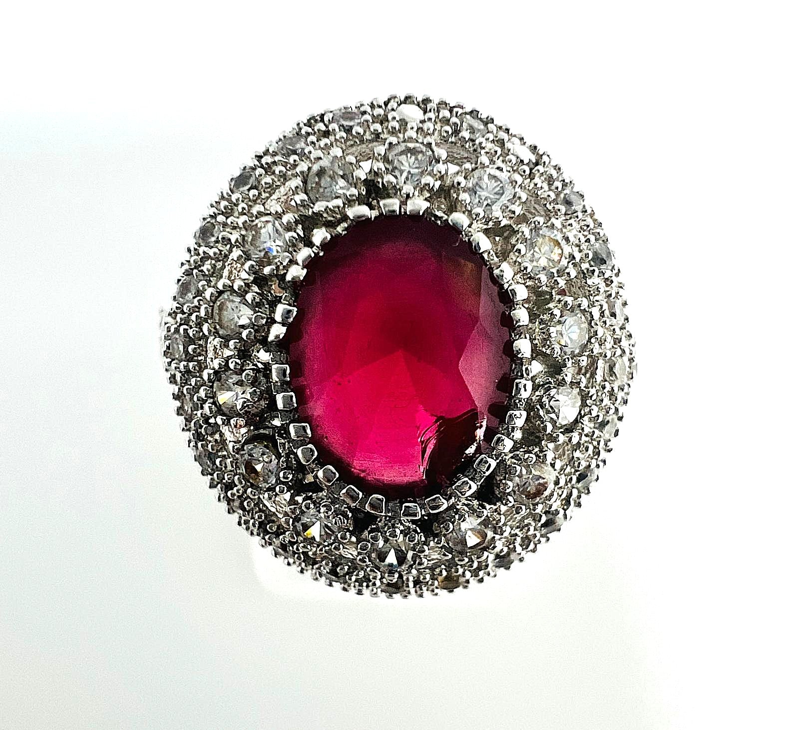 Ring mit Rubin-Korund