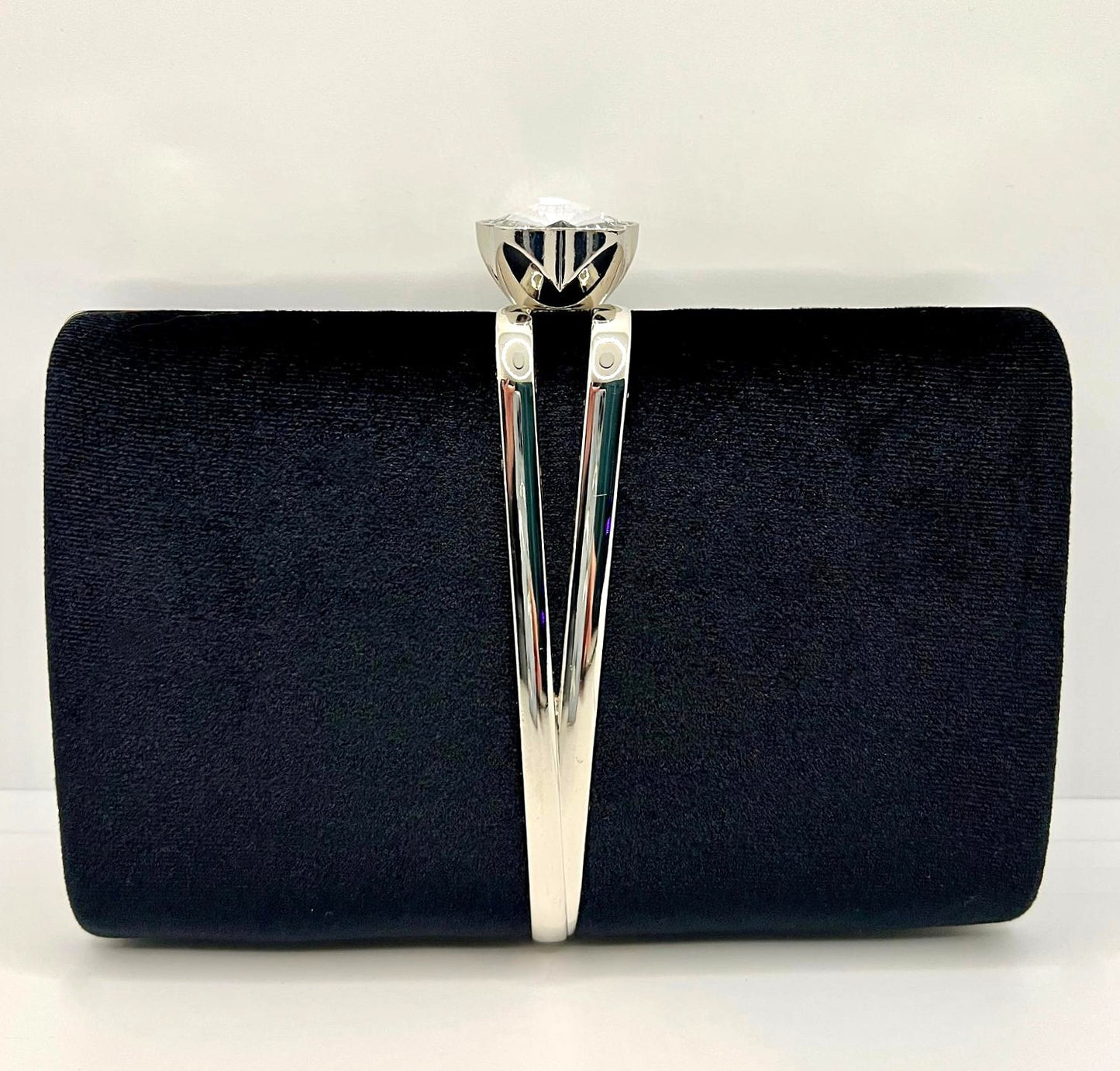  Samt-Clutch mit Kristallverschluss
