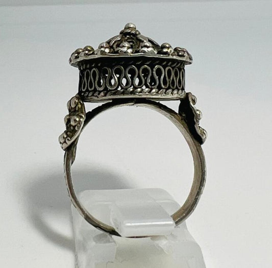 Handcrafted vintage silver ring with filigree ornamentation | Size 7 – Unique, one-of-a-kind jewelry
