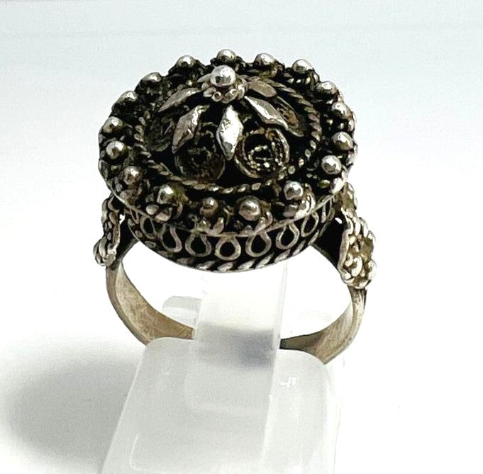 Handcrafted vintage silver ring with filigree ornamentation | Size 7 – Unique, one-of-a-kind jewelry