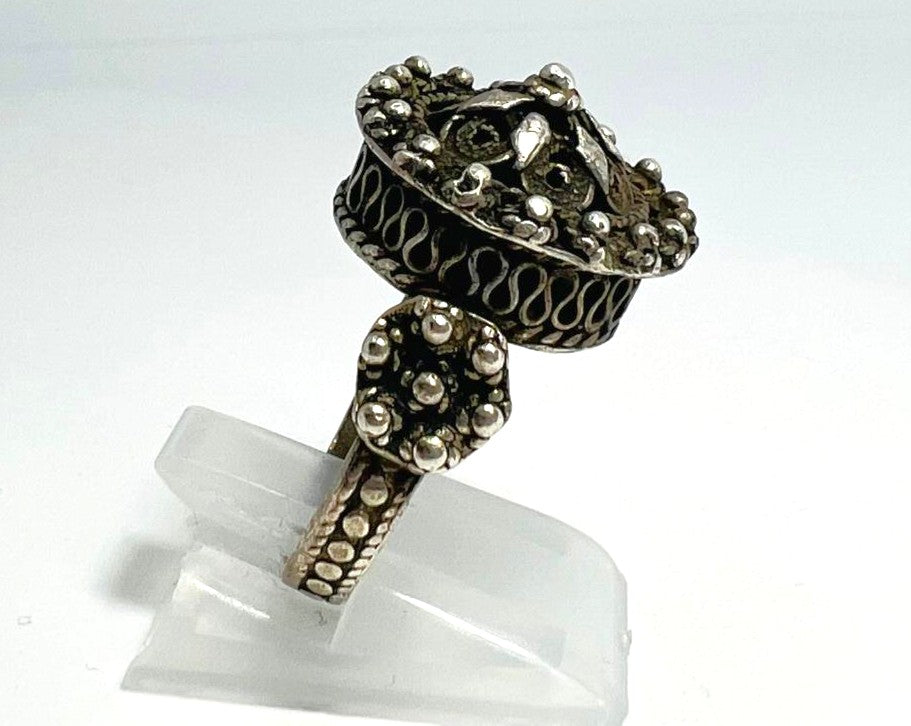 Handcrafted vintage silver ring with filigree ornamentation | Size 7 – Unique, one-of-a-kind jewelry