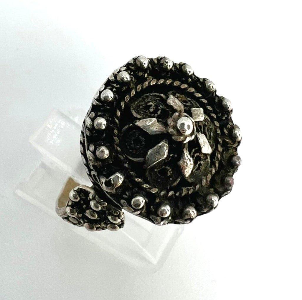 Handcrafted vintage silver ring with filigree ornamentation | Size 7 – Unique, one-of-a-kind jewelry