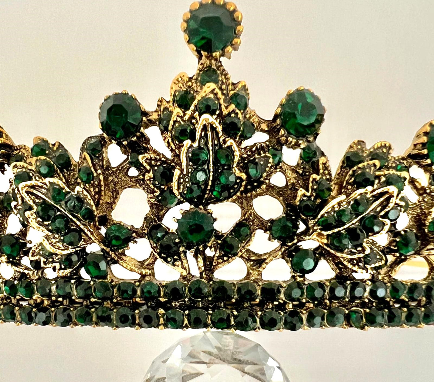 Tiara mit Smaragdgrünen Strasskristallen