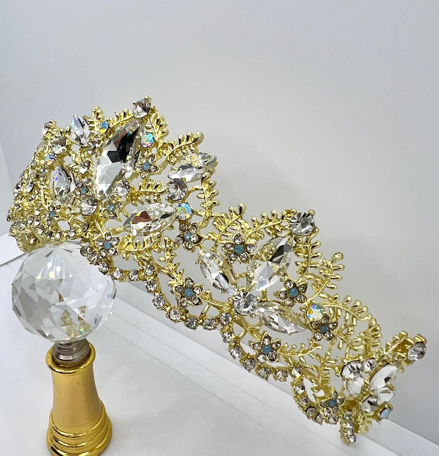 Tiara in Gold