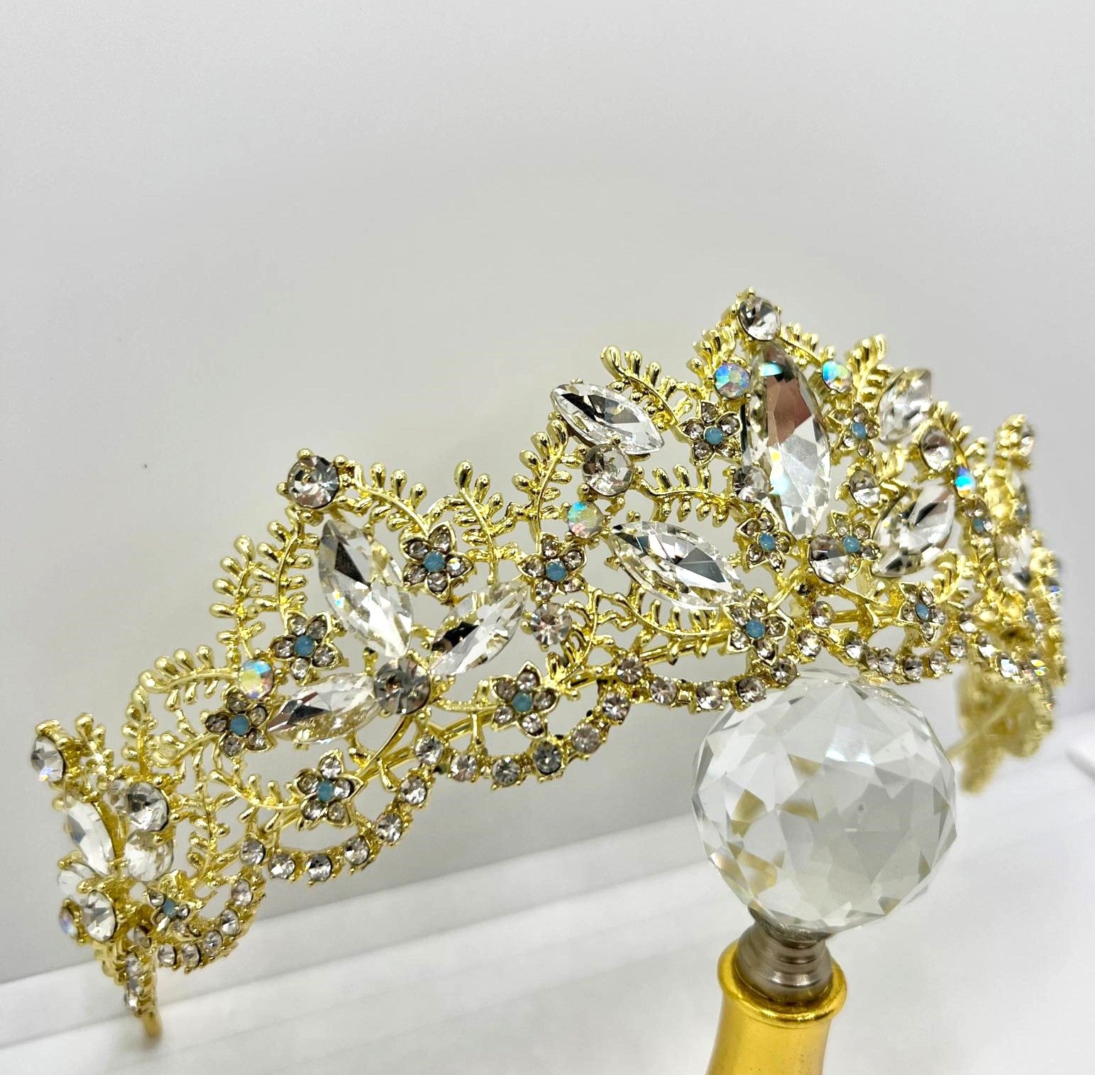 Tiara in Gold